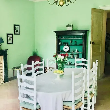 Le Domaine De Bed & Breakfast Villespy