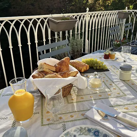 Le Domaine De Bed and breakfast Villespy