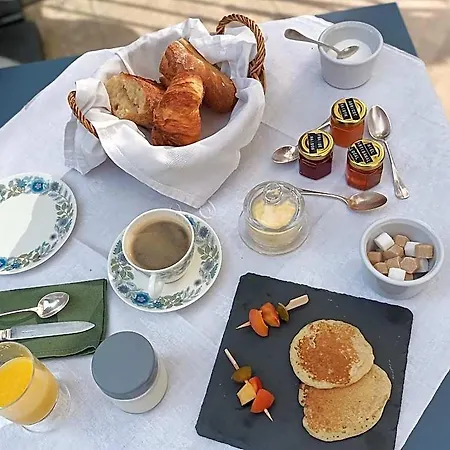 Le Domaine De Bed & Breakfast Villespy